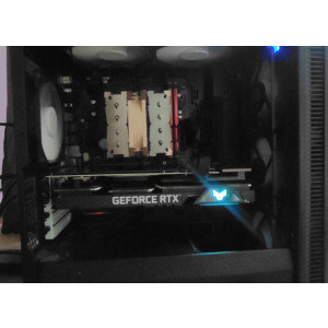 Logo-ul TUF e RGB, controlabil din software.