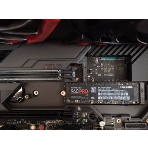 Samsung 960 Pro 1TB stock montat pe Asus Code IX