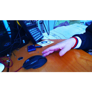 UN MOUSE CU CARE ,DEJA M-AM OBIȘNUIT