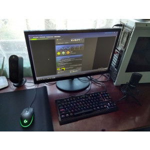  bun si pentru stangaci. 
Imi place foarte mult rgb-ul