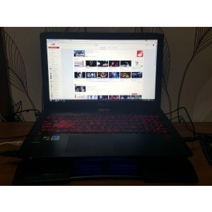 Asa arata pe laptopul meu   , ledul ala albastru arata foarte bine in special seara.