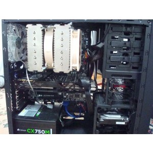 noctua d14 pe un amx fx 9590 : 8 coreuri 4.7 Mhz.ventilatorul de 12mm atinge in ramul (kit 2*8gb...