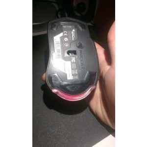 Dupa vreo 6 luni de gaming mouseul meu arata cam asa. :|