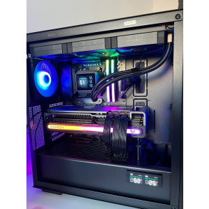 7800X3D 
7900XTX 
32 GB DDR5 6000 mhz CL30