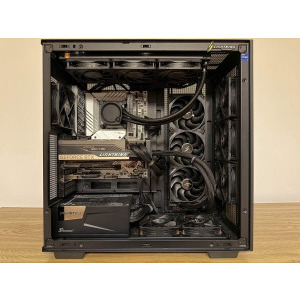 Sistem complet cu MSI GeForce RTX 5090 LIGHTNING Z