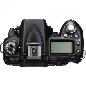 Nikon D90 + obiectiv 18-55mm ED II