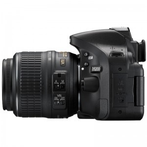 Nikon D5200 negru + obiectiv AF-S DX Nikkor 18-55mm f/3.5-5.6G VR