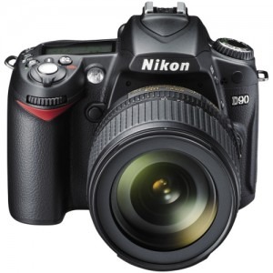 Nikon D90 negru + obiectiv AF-S DX Nikkor 18-105mm f/3.5-5.6G ED VR