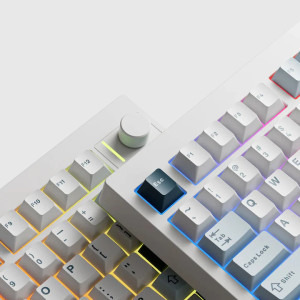 QwertyKey 75 Pro V2 RGB White Tactil Prelubrifiat V2 Switch Mecanica