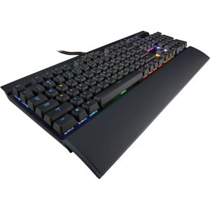Corsair K70 - RGB LED - Cherry MX Red - Layout EU Mecanica