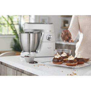Kenwood Titanium Chef Baker XL KVL65.001WH, 1200 W, vas 7 l, 10 trepte viteza, cantar integrat, ecran LCD, 3 accesorii patiserie, alb