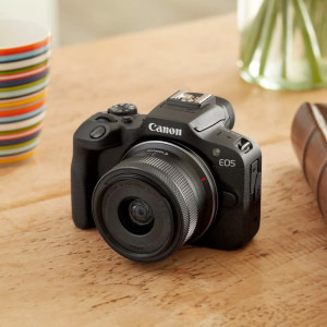 Canon EOS R100 Body Black + Obiectiv RF-S 18-45mm F4.5-6.3 IS STM